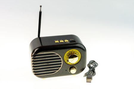Minijaturni bežični Bluetooth FM radio prijamnik koji pruža iznimno kvalitetan zvuk