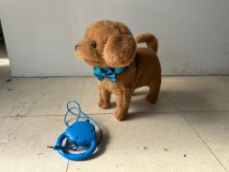 Interaktivni pas – robot igracka (1)