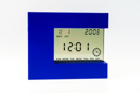 Digitalni sat sa termometrom i alarmom