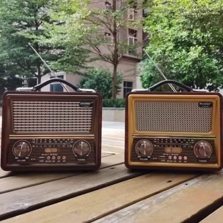 Prijenosni retro radio s ugrađenim zvučnikom