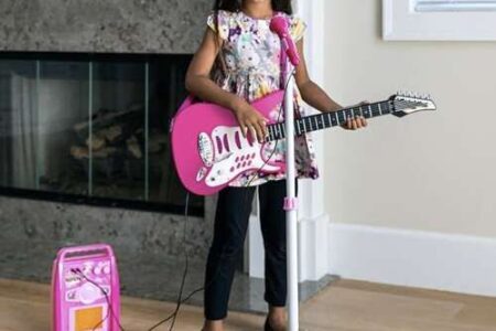 Glazbeni set za djecu – gitara, mikrofon i pojačalo