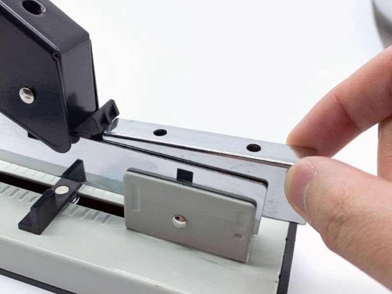 Velika_uredska_klamerica_za_spajanje_100_listova_papira_009