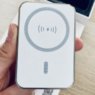 Mali power bank QI za bezicno punjenje_0003